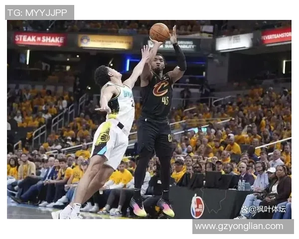 步行者与骑士季前赛精彩对决展现新赛季球队实力与战术风格