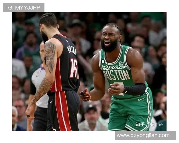 德龙与保罗对决数据分析揭示两位球星的竞技状态与表现差异 德龙与保罗对决数据分析揭示两位球星的竞技状态与表现差异