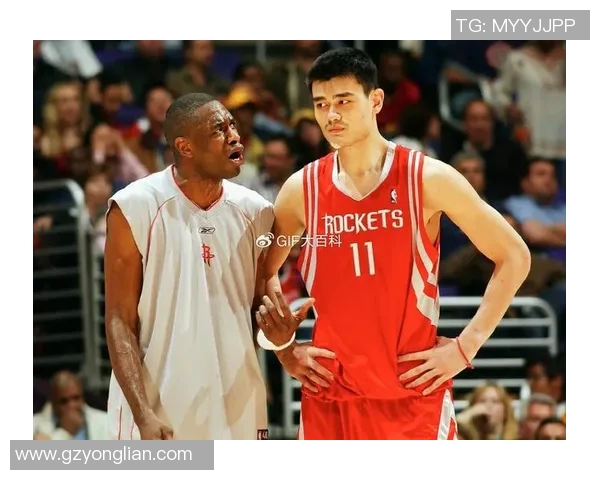 姚明与詹姆斯巅峰对决精彩比赛录像回顾与分析